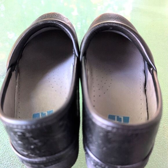 Dansko Womens LT Black Floral Tooled Clog Size 41 EU (10.5-11 US) Work Nurse EUC - Picture 8 of 8